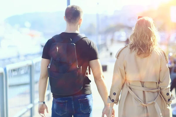 Amoureux Couple Promenade Moins Cher Printemps Vue Sur Paysage Capitale — Photo