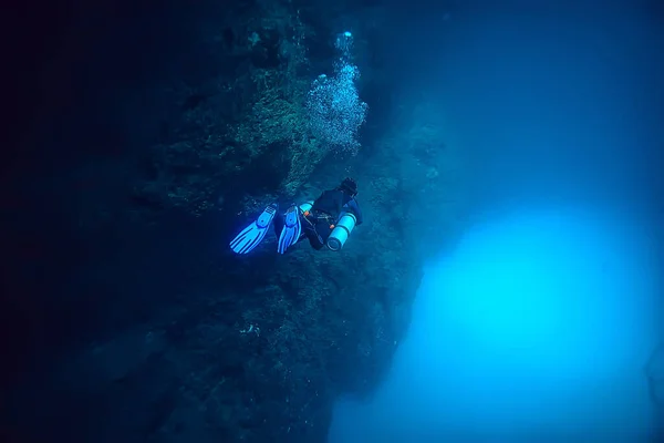 Καταδύσεις Στα Cenotes Μεξικό Επικίνδυνες Σπηλιές Καταδύσεις Στο Yucatan Σκοτεινό — Φωτογραφία Αρχείου