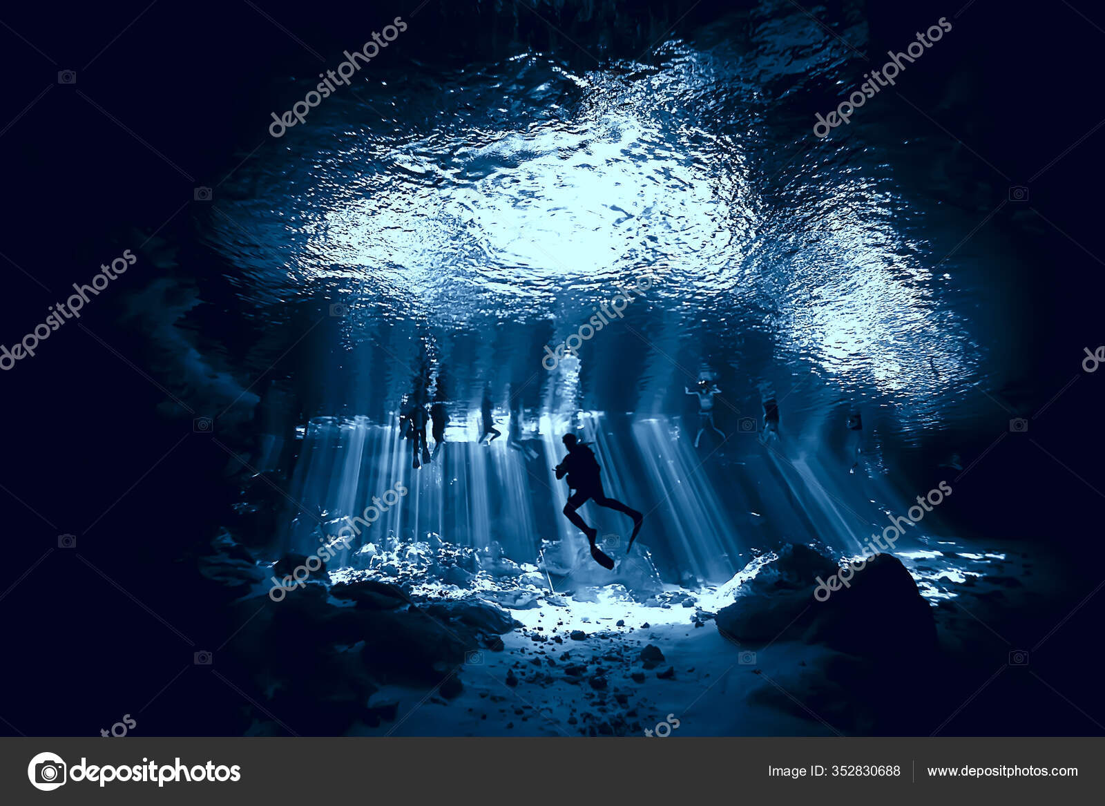 Buceo Cuevas Buceador Bajo Agua Cueva Oscura Paisaje Cavernas — Foto de