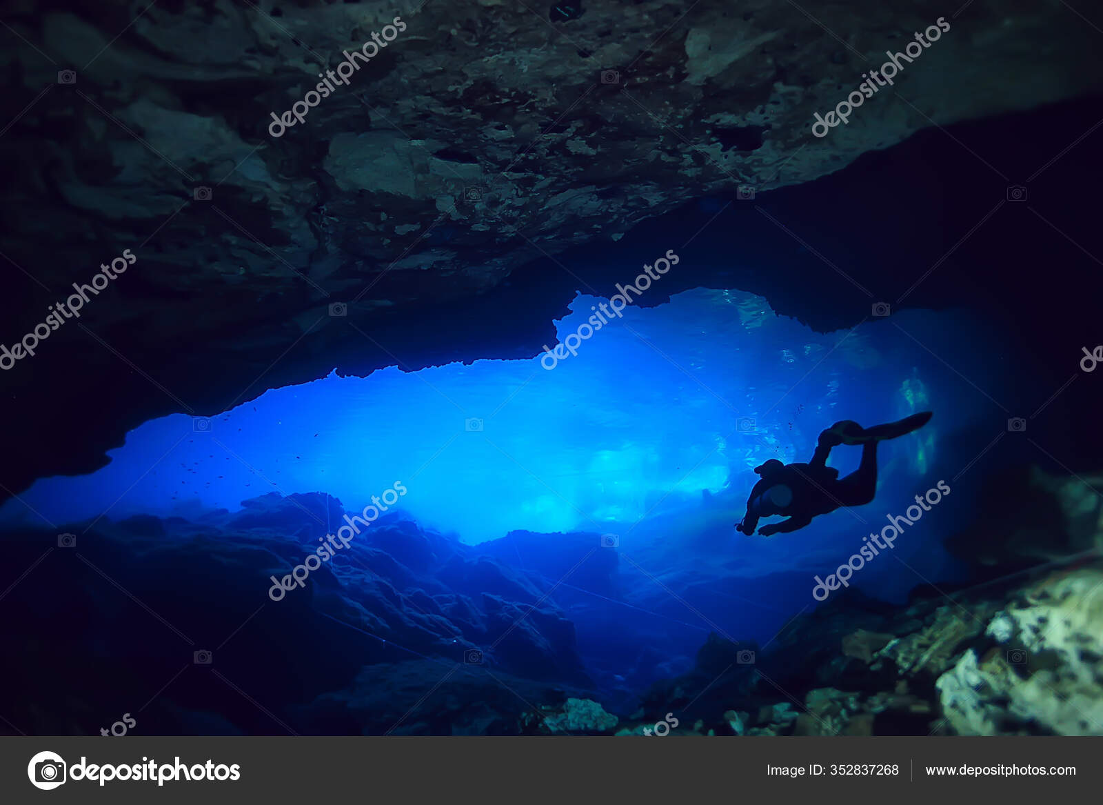 Diving Cenotes Mexico Dangerous Caves Diving Yucatan Dark Cavern Landscape Stock Photo by ©xload