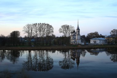Vologda Bahar Nehri Kilisesi, Rusya 'nın Vologda şehrindeki manzara