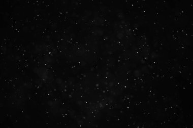 Kar siyah arkaplan soyut dokusu, gökyüzüne düşen kar taneleri