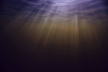 Işık ışınları su altında tatlı göl, soyut arkaplan doğa manzara güneş suyu