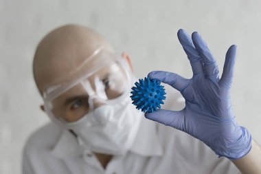 Doktor Coronavirus testi, konsept virüsü, salgın, taklit laboratuvarı biyolojik tehlike
