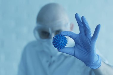 Doktor Coronavirus testi, konsept virüsü, salgın, taklit laboratuvarı biyolojik tehlike