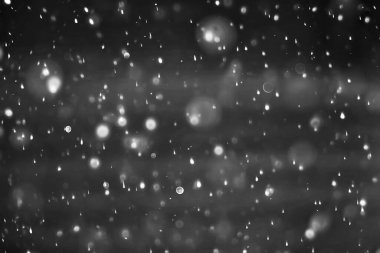 Kar siyah arkaplan soyut dokusu, gökyüzüne düşen kar taneleri