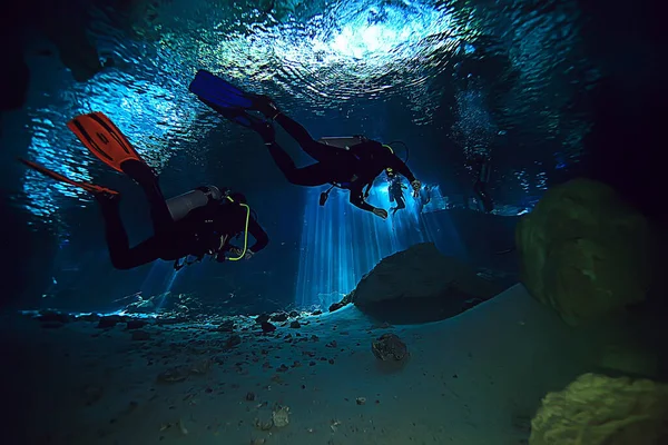 Υποβρύχιο Σπήλαιο Κόσμο Του Γιουκατάν Cenote Σκοτεινό Τοπίο Των Σταλακτίτες — Φωτογραφία Αρχείου