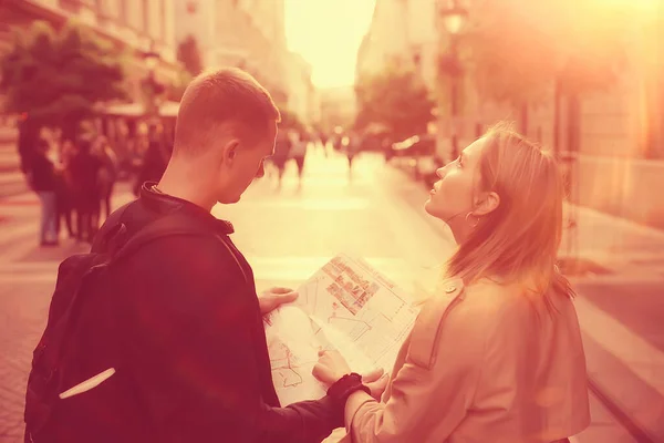 Casal Apaixonado Primavera Cidade Rua Andar Cidade Primavera Amor Família — Fotografia de Stock