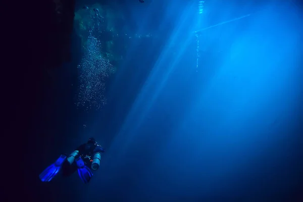 Cenote Angelita Meksika Mağara Dalışı Sualtı Macerası Deniz Altı Sisi — Stok fotoğraf