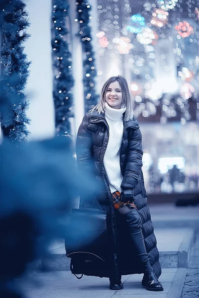 Χριστούγεννα Εμπορικό Κορίτσι Πόλη Νέα Μοντέλο Βράδυ Ψώνια Δώρο Εποχιακή — Φωτογραφία Αρχείου
