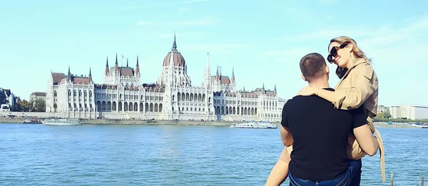 사랑하는 부다페스트 헝가리의 남자와 관광객 — 스톡 사진