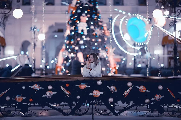 Weihnachtseinkauf Mädchen Stadt Junges Modell Abendgeschenk Einkaufen Saisonverkauf Winterabend Draußen — Stockfoto