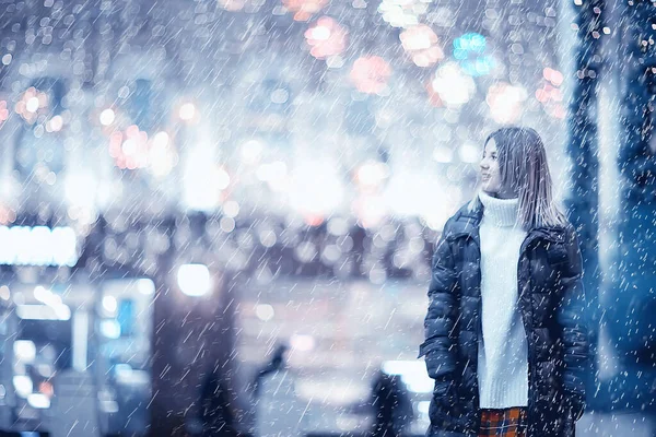 Χριστουγεννιάτικη Βροχή Γυναίκα Νεαρή Κοπέλα Μοντέλο Παλτό Έξω Νύχτα Των — Φωτογραφία Αρχείου