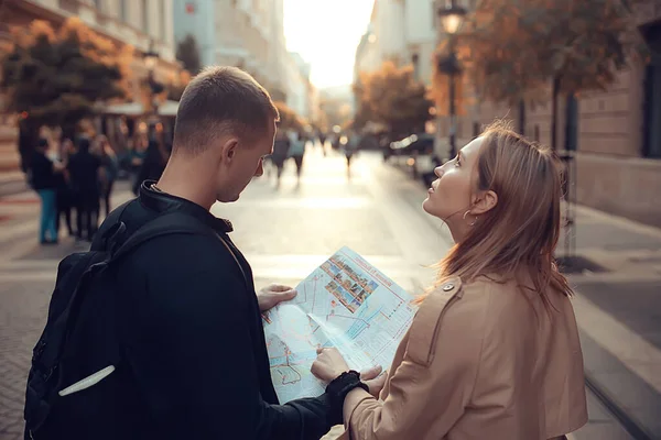 Turistas Cidade Com Mapa Viagem Viagens Mapa Cidade Turismo — Fotografia de Stock