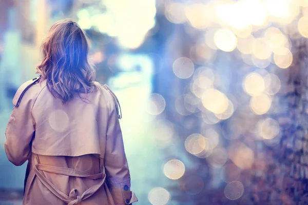 Retrato Primavera Uma Menina Com Belo Bokeh Mulher Bonita Feliz — Fotografia de Stock