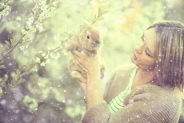 Spring Look Girl Holding Rabbit Easter Greetings Beautiful Background Blooming — 스톡 사진