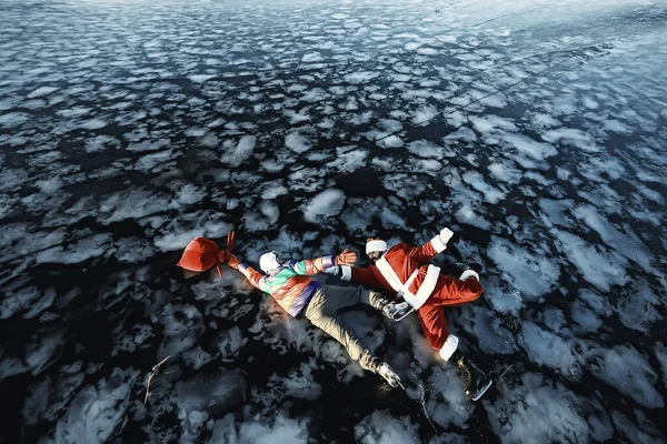 Guy Takes Gifts Santa Claus Skates Ice Lake Rob Santa — 스톡 사진
