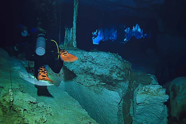 Duiken Cenotes Mexico Gevaarlijke Grotten Duiken Yucatan Donkere Grot Landschap — Stockfoto