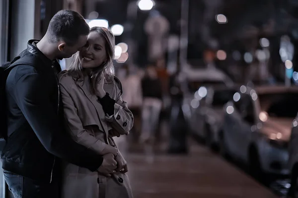 Casal Amor Primavera Passeio Menino Menina Viagem Pela Cidade Olhar — Fotografia de Stock