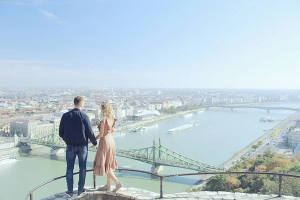 Liebhaber Paar Budapest Spaziergang Frühling Landschaft Blick Hauptstadt Von Ungarn — Stockfoto