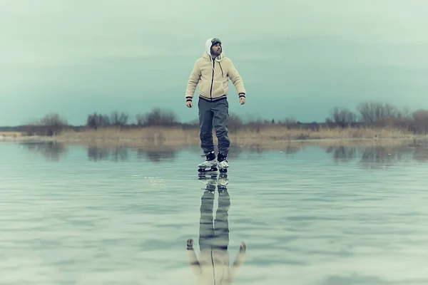 One Guy Skates Ice Frozen Lake Nature Landscape Man Outdoor — Stock Photo, Image