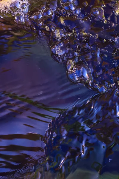 Πολύχρωμη Επιφάνεια Υφής Του Υδατορεύματος Διαυγές Νερό Χρωματιστές Πέτρες Στον — Φωτογραφία Αρχείου