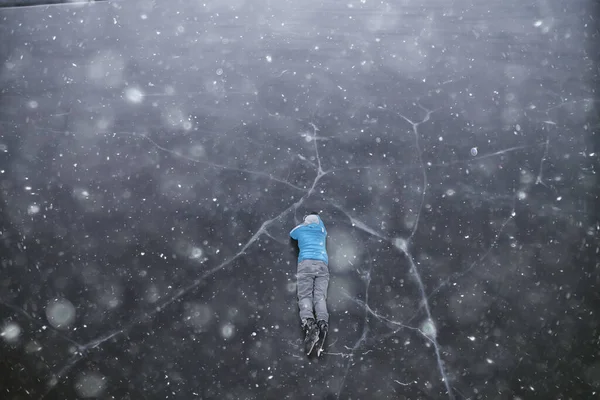 Man Ice Skates Lies Transparent Ice Lake View Aerial Photography — 스톡 사진