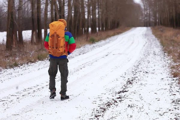 Man Traveler Backpack Forest Winter View American Forest North America — Stock Photo, Image