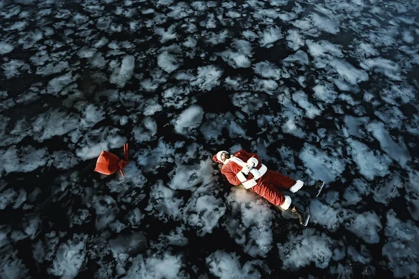 Père Noël Patinant Sur Glace Lac Glissé Allonge Père Noël — Photo