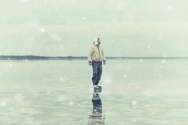 Gars Patine Sur Glace Lac Gelé Paysage Naturel Sport Plein — Photo