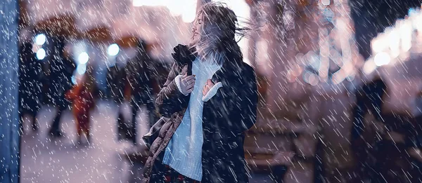 Navidad Lluvia Mujer Chica Joven Modelo Abrigo Fuera Noche Navidad —  Fotos de Stock