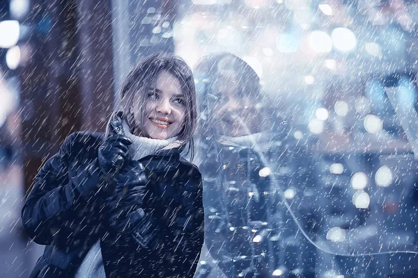 Weihnachten Regen Frau Junges Mädchen Modell Mantel Draußen Heiligabend — Stockfoto