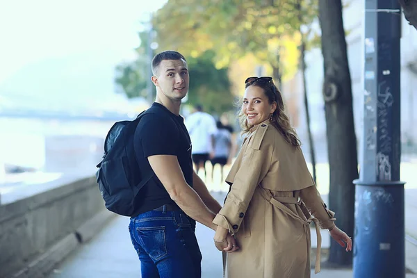 Spring Walk Guy Girl Back View Couple Walks City Seasonal — Stock Photo, Image