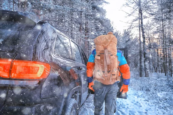 Hiking Sport Forest Extreme Winter Male Traveler Backpack Next Car — Stock Photo, Image