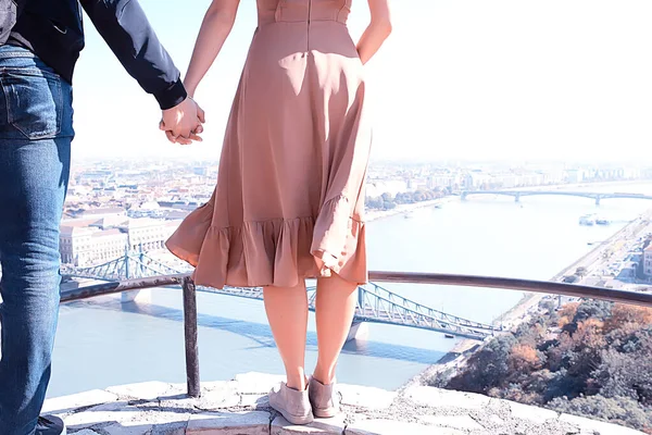 Budapest Sommermädchen Blick Auf Die Ungarische Hauptstadt Donaubrücke Gelert Hügel — Stockfoto