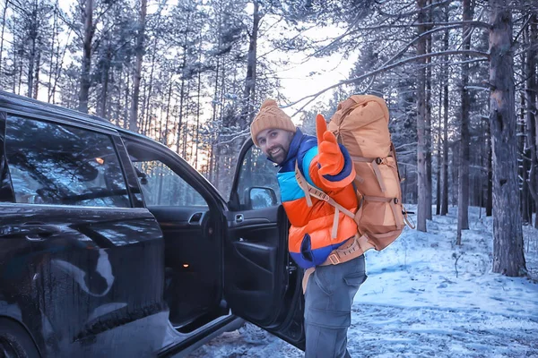 Homem Viajante Com Uma Mochila Floresta Vista Inverno Floresta Americana — Fotografia de Stock