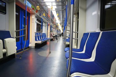 Vagon treni, metro hareketi, ulaşım konsepti insanlar olmadan soyut arka plan