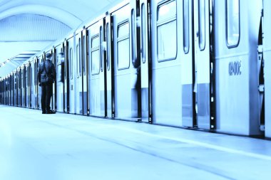 Vagon treni, metro hareketi, ulaşım konsepti insanlar olmadan soyut arka plan