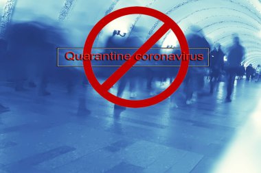 Coronavirus virüsleri arka planda bulanık, soyut sancak ulaşımı, metroda hareket halindeki insanlar