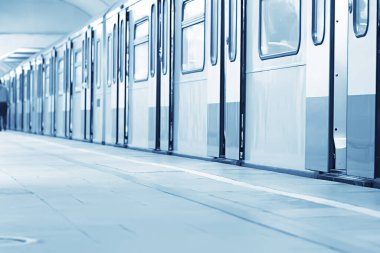 Vagon treni, metro hareketi, ulaşım konsepti insanlar olmadan soyut arka plan