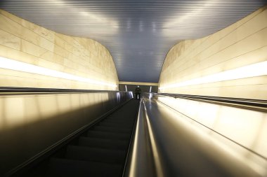 modern yürüyen merdiven soyut arkaplan, bulanık ışık arkaplan geometri taşımacılığı