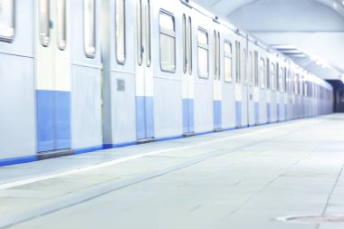 Vagon treni, metro hareketi, ulaşım konsepti insanlar olmadan soyut arka plan
