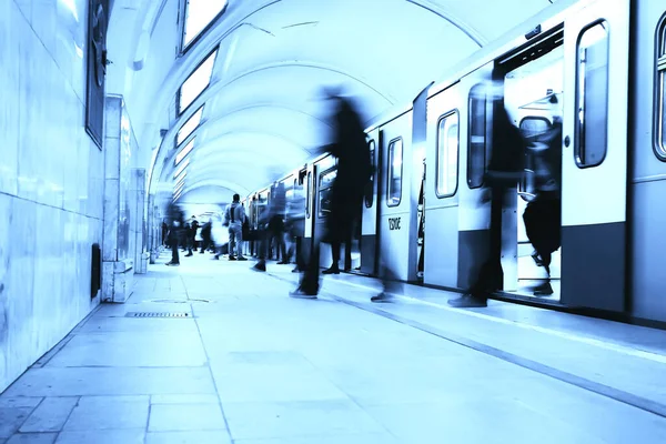 Multidão Pessoas Metro Movimento Desfocado Abstrato Fundo Urbano Tráfego Pessoas — Fotografia de Stock