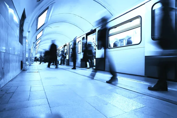 Menschenmenge Bahn Bewegung Verschwommen Abstrakter Hintergrund Stadtverkehr Menschen — Stockfoto