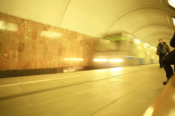 Folkmassa Tunnelbana Rörelse Suddig Abstrakt Bakgrund Stadstrafik Människor — Stockfoto