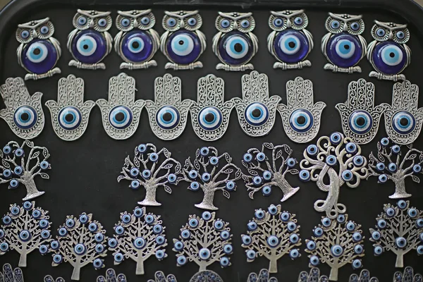 Yeux Mauvais Souvenirs Des Yeux Fond Dans Une Boutique Souvenirs — Photo