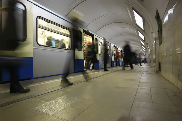 Folkmassa Tunnelbana Rörelse Suddig Abstrakt Bakgrund Stadstrafik Människor — Stockfoto