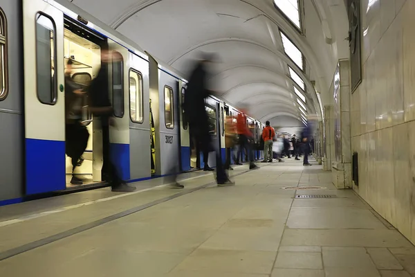 Menigte Van Mensen Metro Beweging Wazig Abstracte Achtergrond Stedelijk Verkeer — Stockfoto