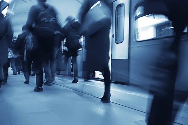 Folkmassa Tunnelbana Rörelse Suddig Abstrakt Bakgrund Stadstrafik Människor — Stockfoto