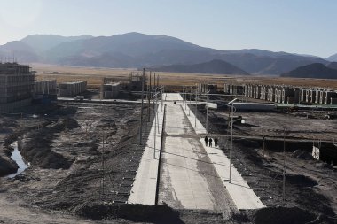 Tibet Dağları manzarası, güzel manzara Tibet 'e seyahat